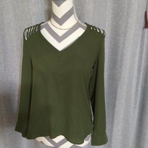 Lily White Olive Green Light Weight Top Size Small